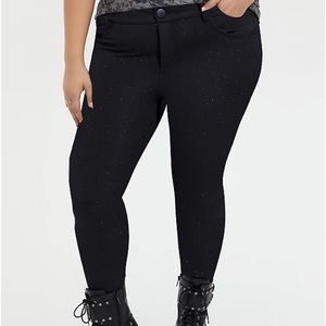 NWT Torrid Bombshell Premium Ponte Skinny Pants